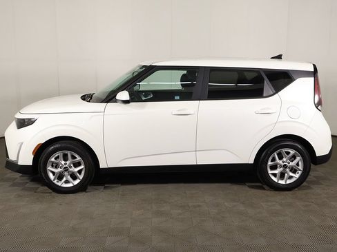 Used 2024 Kia Soul LX w/ Option Group 015 FWD image 16