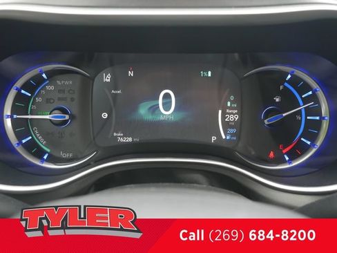 Used 2023 Chrysler Pacifica Touring-L FWD image 48