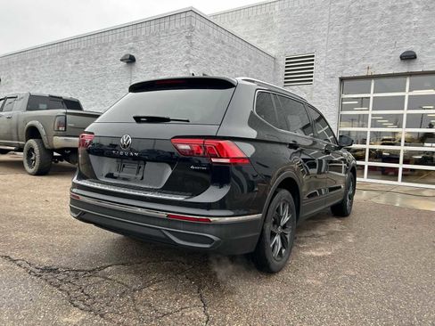 Used 2024 Volkswagen Tiguan SE w/ Panoramic Sunroof Package image 20