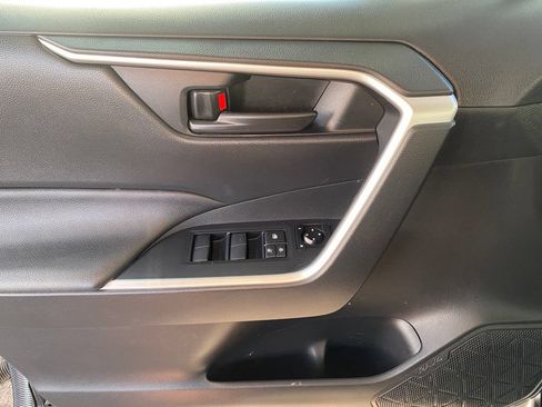 Used 2023 Toyota RAV4 LE AWD/4WD image 31