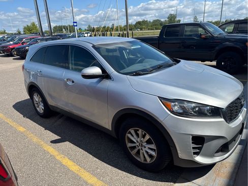 Used 2019 Kia Sorento FWD V6 image 3