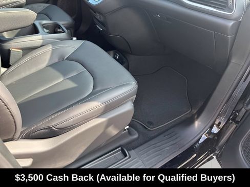 New 2026 Chrysler Pacifica Select FWD image 18