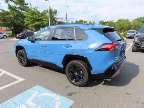 Used 2022 Toyota RAV4 SE w/ Convenience Package image 6