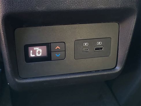 Used 2023 Nissan Rogue SL w/ SL Premium Package image 13