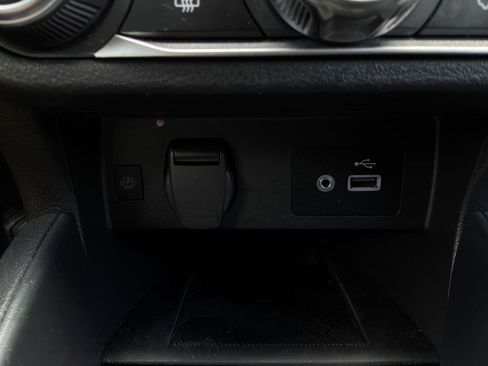 Used 2025 Nissan Versa SV FWD image 23