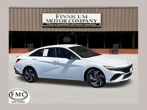 Used 2025 Hyundai Elantra Sport FWD image 1