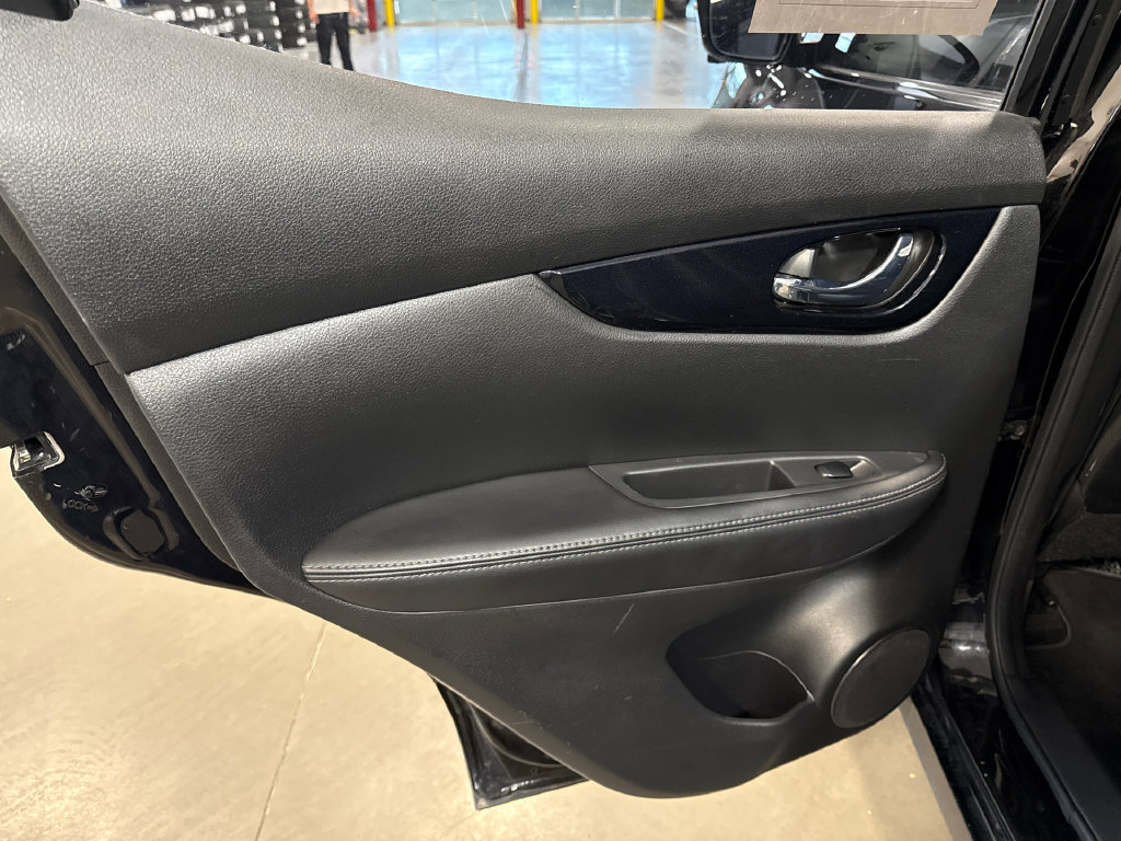 Used 2017 Nissan Rogue Sport SL w/ SL Premium Package AWD/4WD image 13