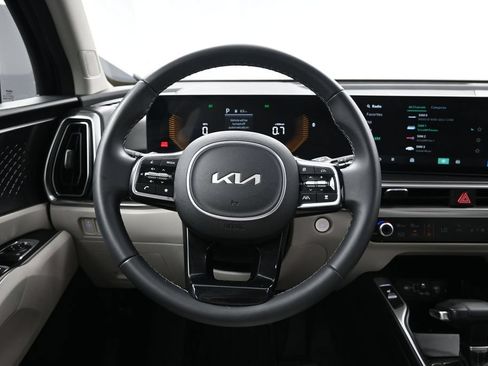 Certified 2025 Kia Sorento S w/ Panoramic Sunroof Package FWD image 35
