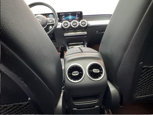 Used 2021 Mercedes-Benz GLB 250 4MATIC w/ Premium Package image 40