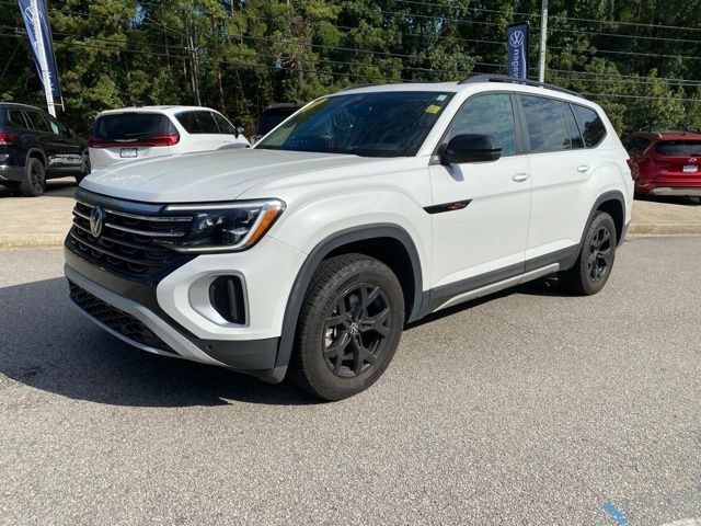 Used 2024 Volkswagen Atlas Peak Edition SEL AWD/4WD image 3