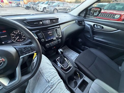 Used 2020 Nissan Rogue Sport S image 15