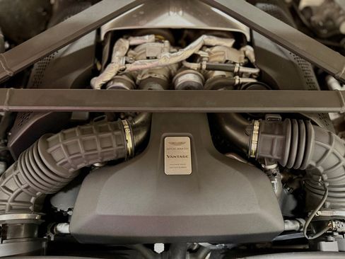 Used 2021 Aston Martin V8 Vantage Roadster image 22