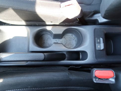 Used 2020 Nissan Kicks S image 29