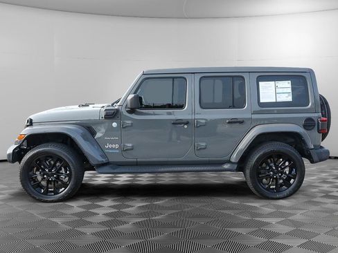 Used 2022 Jeep Wrangler Unlimited Sahara w/ Cold Weather Group AWD/4WD image 3