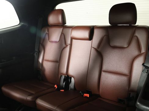 Used 2024 Kia Telluride EX w/ EX Captain's Chair Package image 38