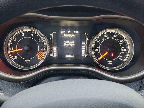 Used 2015 Jeep Cherokee Sport image 23