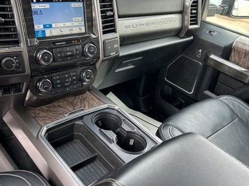 Used 2019 Ford F250 Lariat w/ Chrome Package image 15