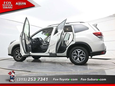 Used 2020 Subaru Forester Premium image 32