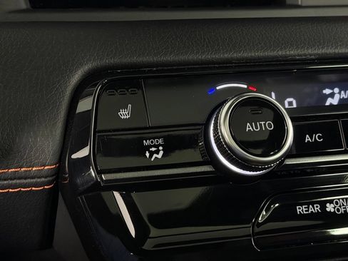 Used 2024 Honda Pilot TrailSport image 18