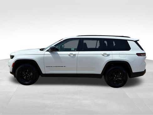 Used 2025 Jeep Grand Cherokee L Laredo AWD/4WD image 2
