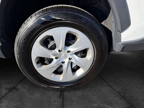 Used 2021 Toyota RAV4 LE image 30