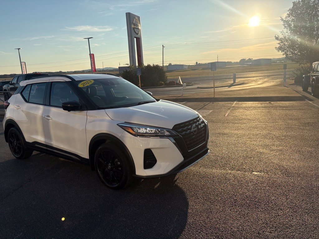 Used 2023 Nissan Kicks SR w/ SR Premium Package FWD image 2
