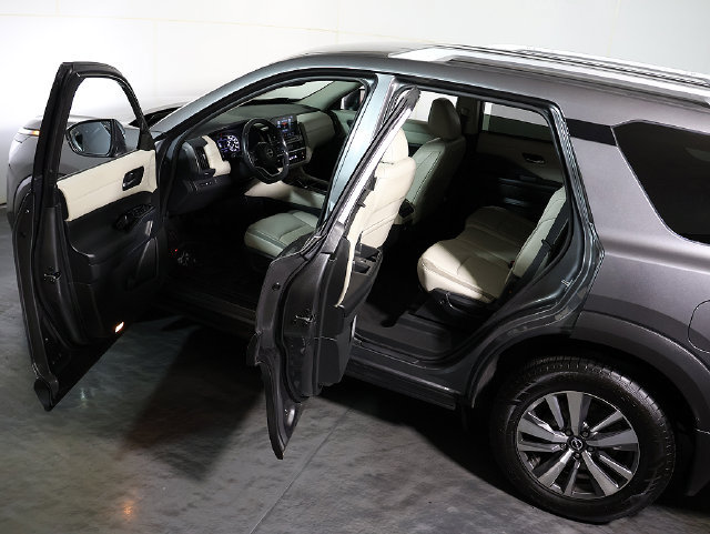 Used 2022 Nissan Pathfinder SL AWD/4WD image 5