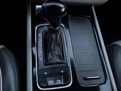 Used 2015 Kia Sedona SX image 37