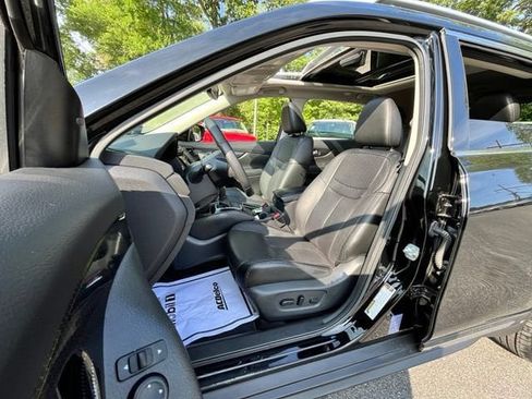 Used 2020 Nissan Rogue SL w/ Premium Package AWD/4WD image 16