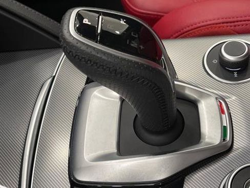 Used 2022 Alfa Romeo Stelvio Veloce image 25