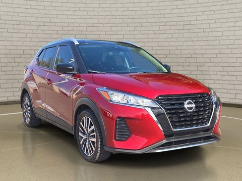 Used 2024 Nissan Kicks SV FWD image 3