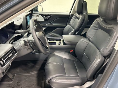 Certified 2025 Lincoln Aviator Reserve w/ Equipment Group 201A image 10