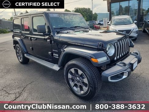 Used 2018 Jeep Wrangler Unlimited Sahara AWD/4WD image 2