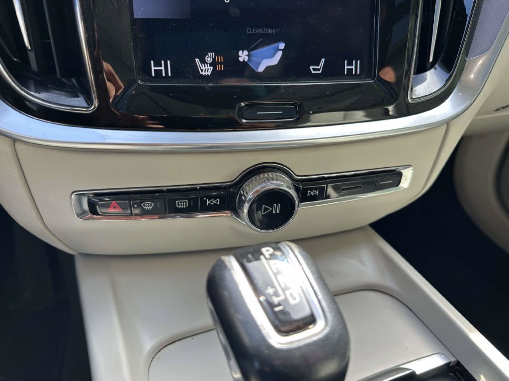 Used 2019 Volvo S60 T6 Momentum w/ Premium Package AWD/4WD image 25