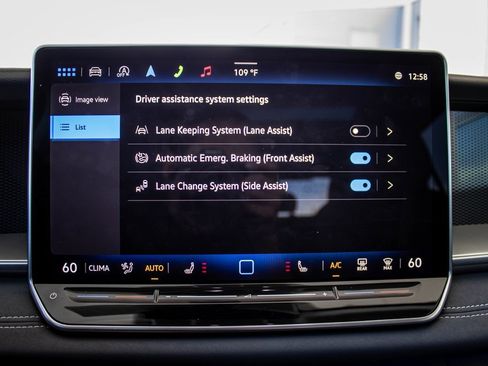 Certified 2025 Volkswagen Tiguan SE image 6