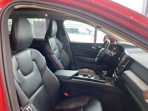 Used 2021 Volvo XC60 T6 Momentum image 10