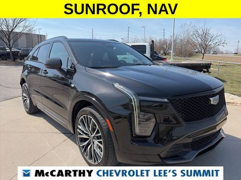 Used 2024 Cadillac XT4 Sport image 2