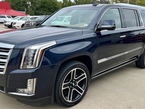 Used 2017 Cadillac Escalade ESV Platinum image 3