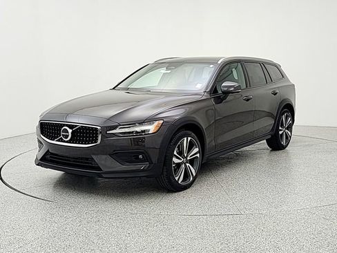 Used 2025 Volvo V60 B5 Cross Country Plus AWD/4WD image 1