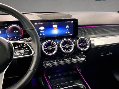 Used 2023 Mercedes-Benz GLB 250 4MATIC w/ Premium Package image 10