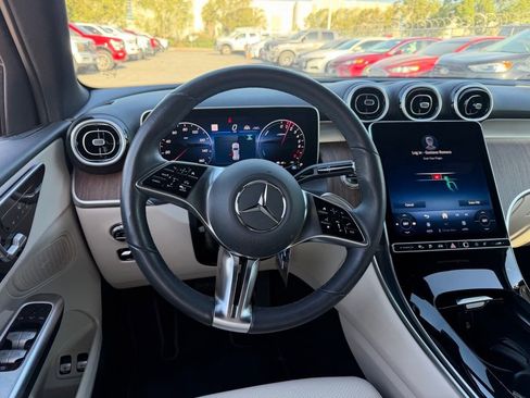 Used 2025 Mercedes-Benz GLC 350e 4MATIC image 5