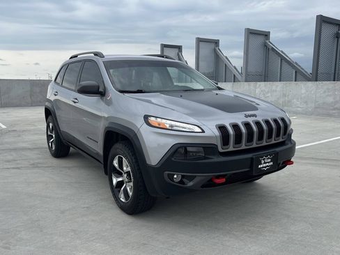 Used 2016 Jeep Cherokee Trailhawk AWD/4WD image 3