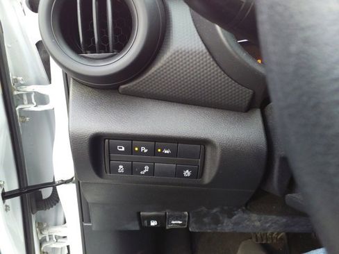 Used 2022 Nissan Kicks S image 21