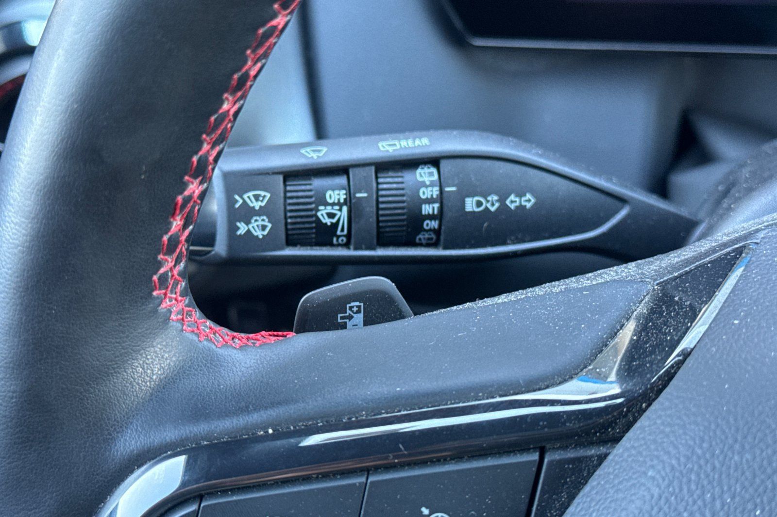 Used 2024 Chevrolet Equinox EV RS FWD image 35