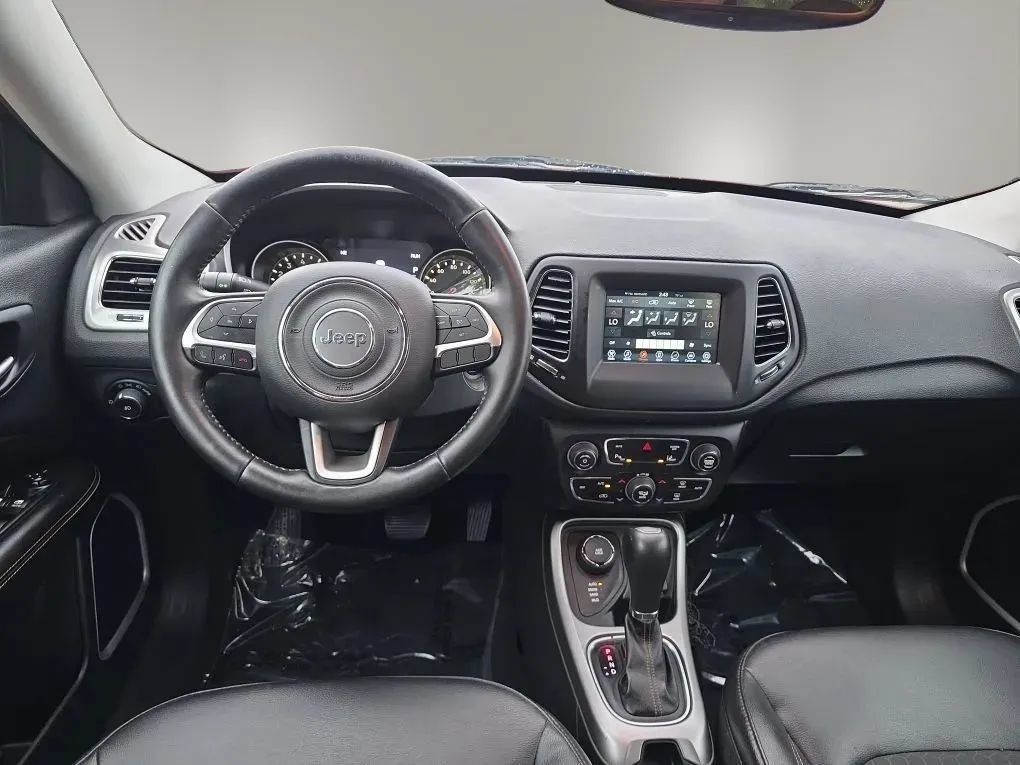 Used 2018 Jeep Compass Latitude w/ Popular Equipment Group AWD/4WD image 14