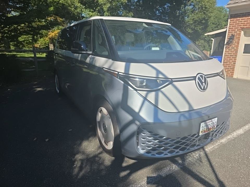 Used 2025 Volkswagen ID. Buzz 1st Edition RWD image 3