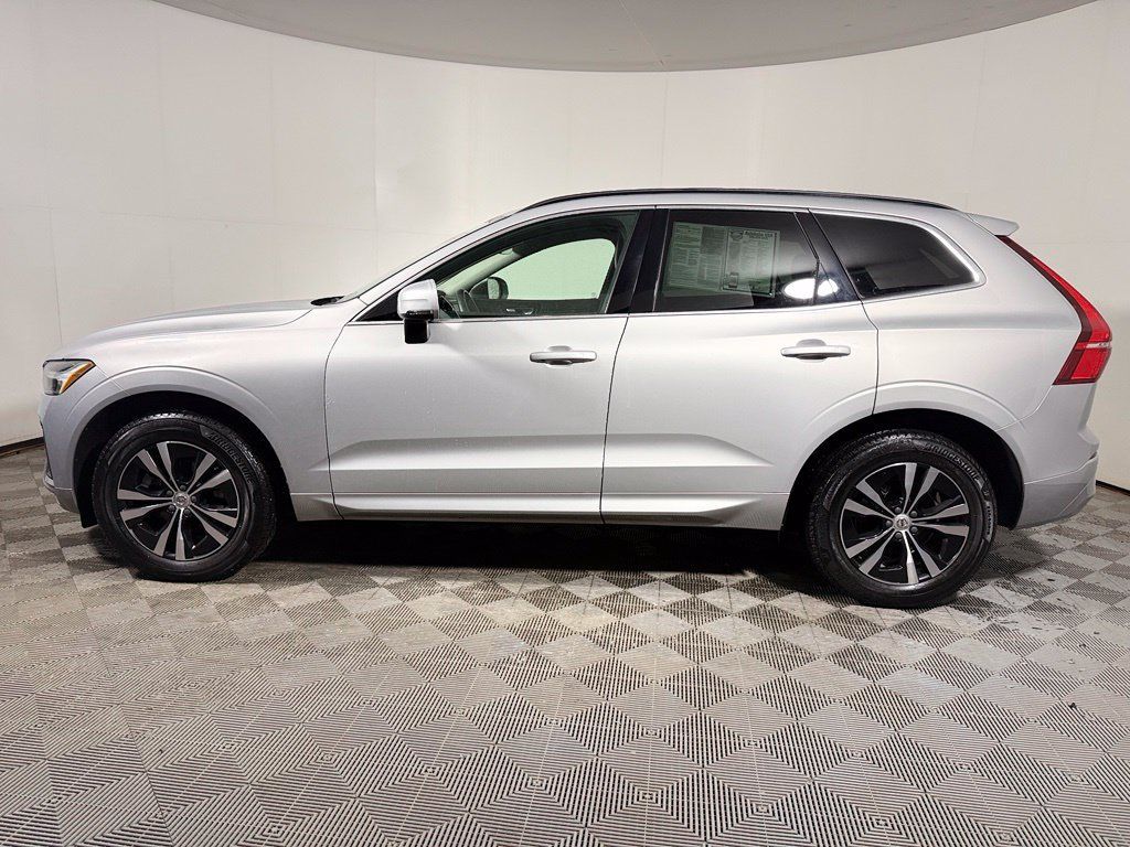 Used 2023 Volvo XC60 B5 Core AWD/4WD image 3