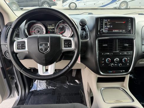 Used 2016 Dodge Grand Caravan SXT w/ Rear Park Assist Package image 33