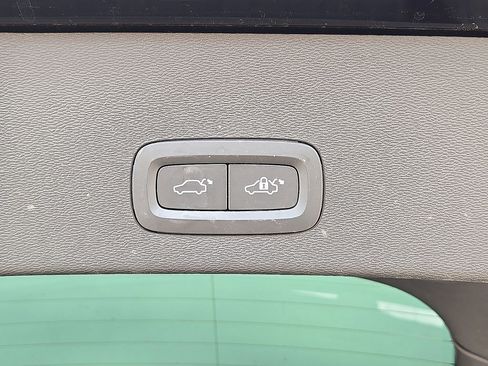 Used 2023 Volvo C40 P8 Recharge Ultimate image 15