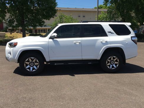 Used 2023 Toyota 4Runner TRD Off-Road Premium w/ Moonroof Package AWD/4WD image 3